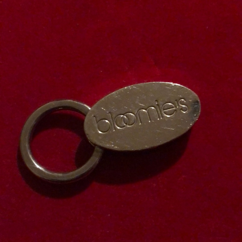bloomies small sterling silver keychain / signs of wear & scratches on keychain